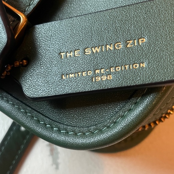 Elegant Green Leather Shoulder Bag - Picture 8 of 8